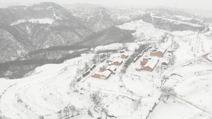 航拍4k冬日大山村庄雪景