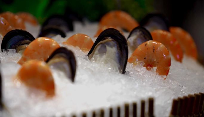 4K自助餐厅自取海鲜生鱼片食材空镜