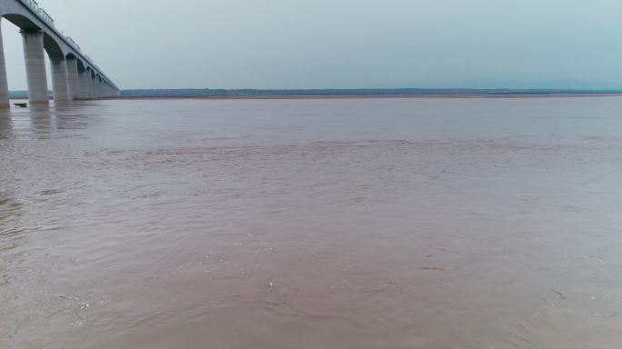 4K航拍冬季黄河河道水流03