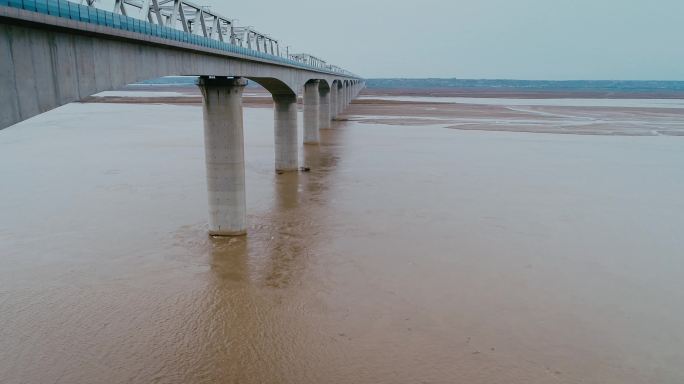 4K航拍冬季黄河河道水流07