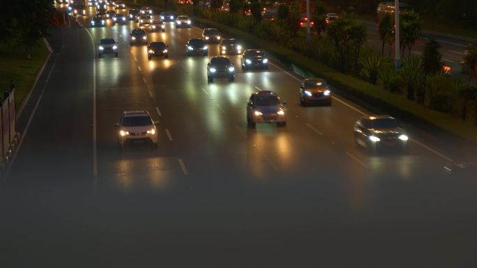 【原创】夜晚正常行驶的车流镜头