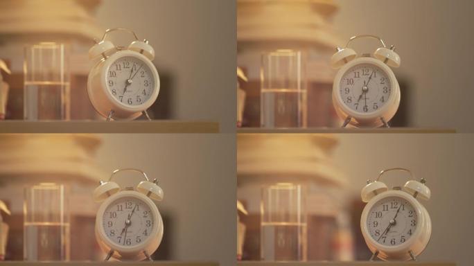 早上起床时钟闹钟响起（原创）