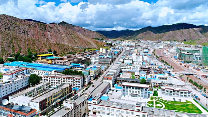 4k西藏昌都市左贡县城市航拍高原
