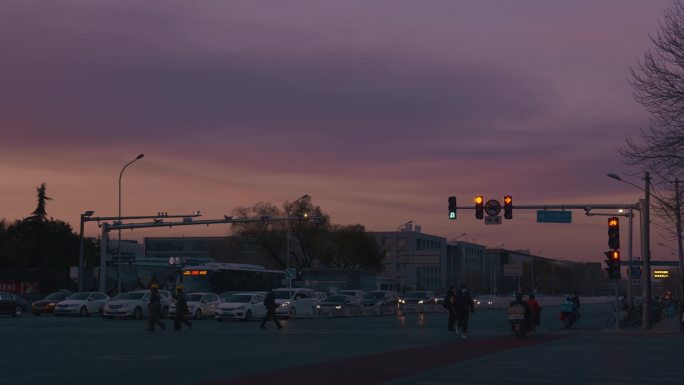 北京大学中关村车流交通夕阳