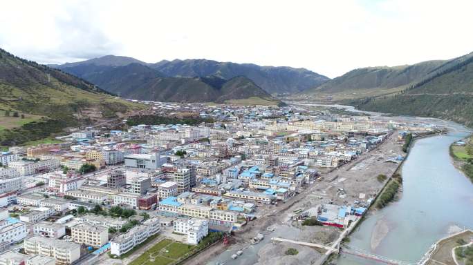 4k西藏昌都市丁青县城市航拍高原