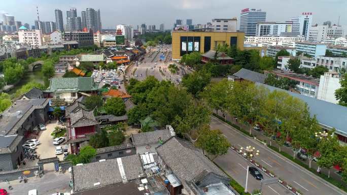 航拍济宁秀水城城区运河