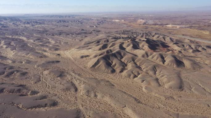 大漠荒滩烽火台遗址