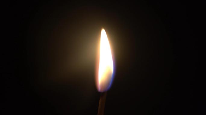 火柴点燃蜡烛灯光希望火苗火焰烛光熄灭祈祷
