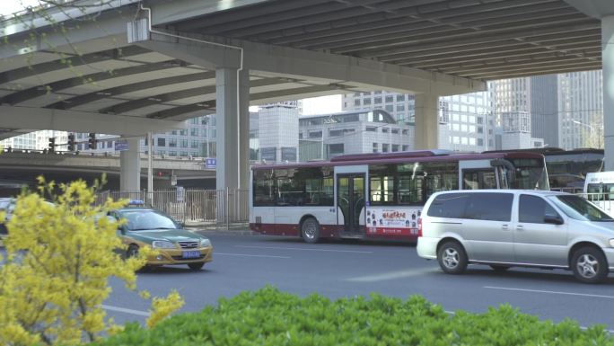 北京国贸桥下国贸行车人流