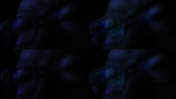 眼镜上反射的电脑程序代码特写