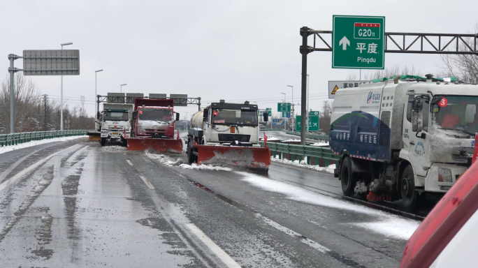 高速公路除雪作业实拍4K