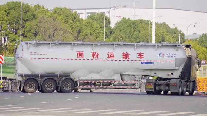 4k面粉运输车