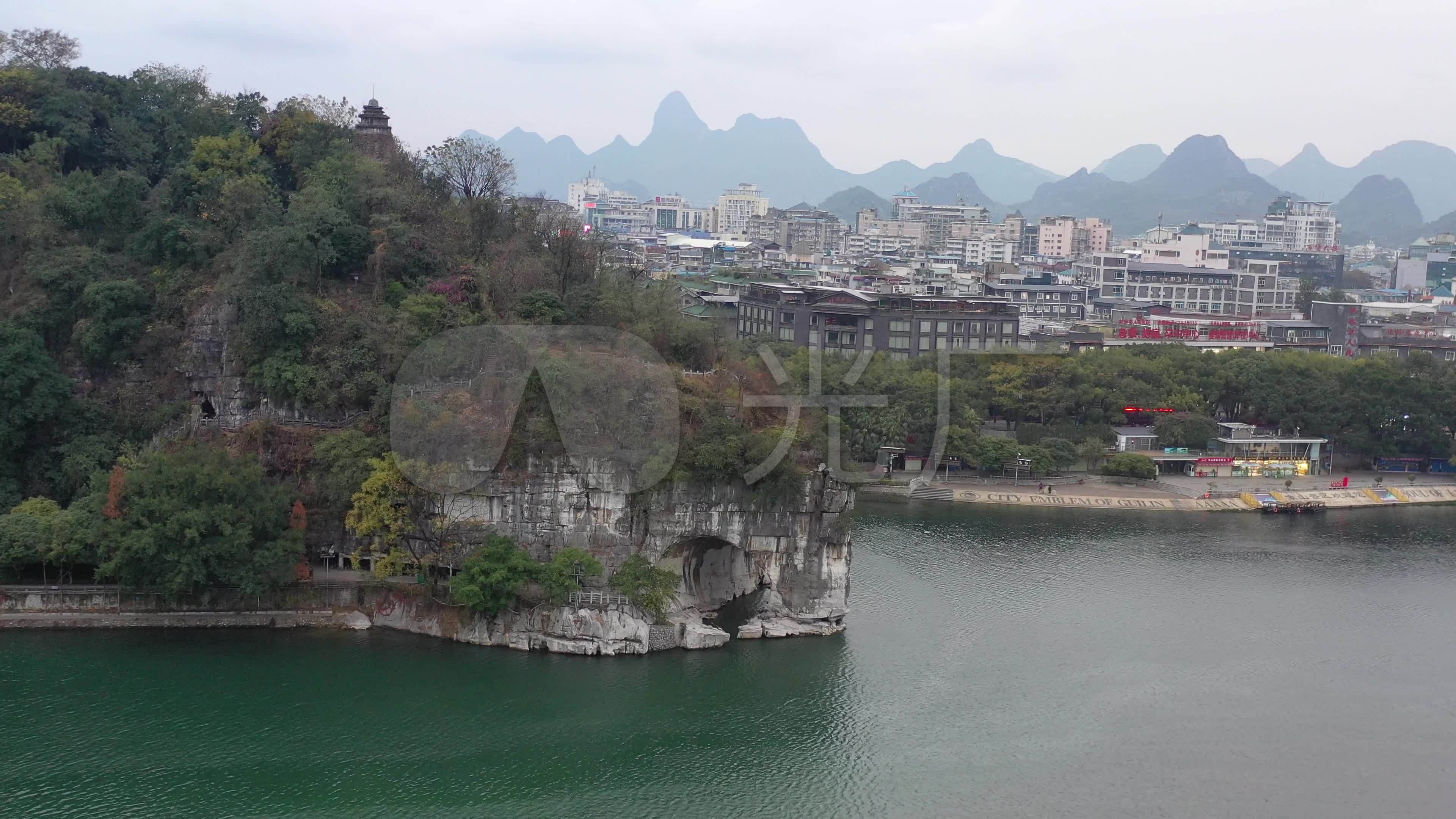【携程攻略】桂林象鼻山景区景点,美丽的桂林城徽——象鼻山，在桂林市的漓江与桃花江汇流处，山似伸着…