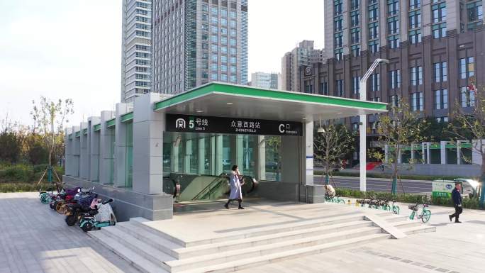 河南郑州地铁五号线众意西路站