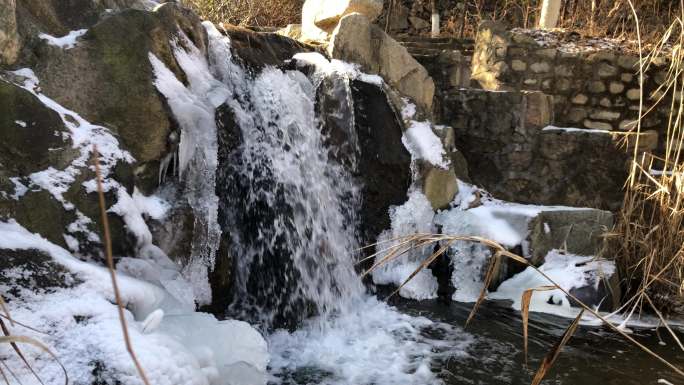 实拍冬日冰挂雪景冰雕壮观震撼