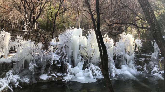 实拍冬日冰挂雪景冰雕壮观震撼