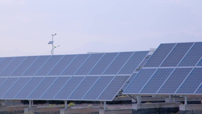 太阳能新疆戈壁滩太阳能发电厂