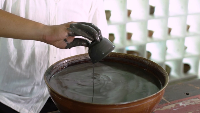 陶瓷瓷器制作工艺流程：上釉