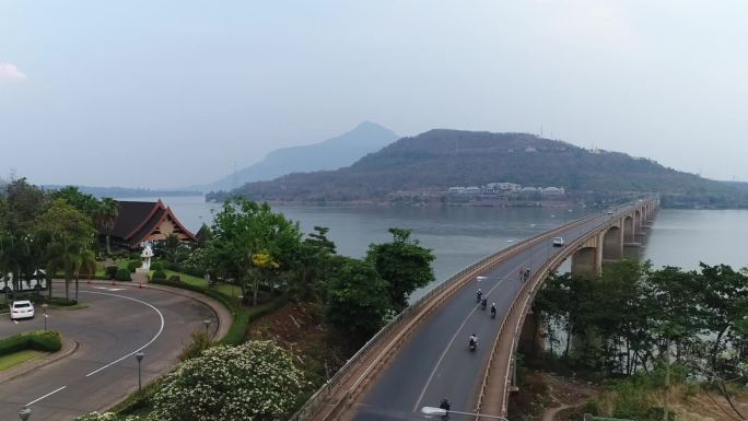 越南八色市湄公河流域跨河大桥大桥车流航拍