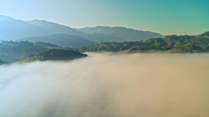 云海翻腾日出云海盈江日出