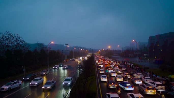 凌晨道路拥堵车辆疾驰车辆排队等候