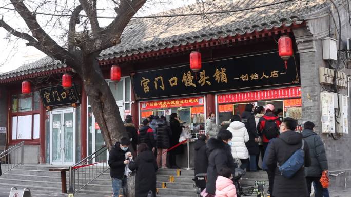 胡同巷子里一家店铺生意十分火爆