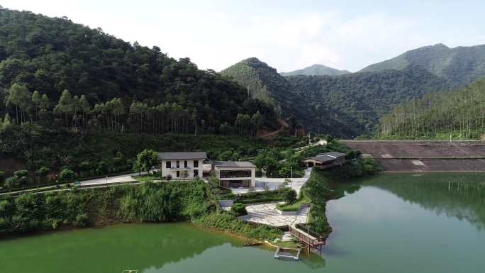 民宿酒店度假水库山泉水泳池私密温泉泡池