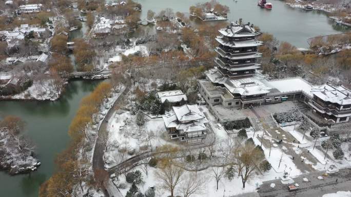 12月29日航拍雪后的济南大明湖风光