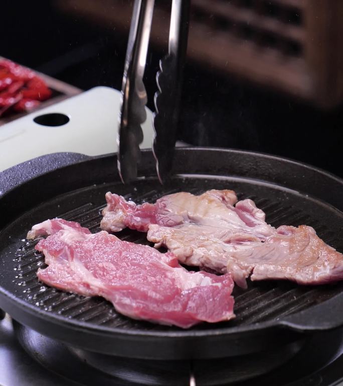 韩国料理铁盘煎五花肉