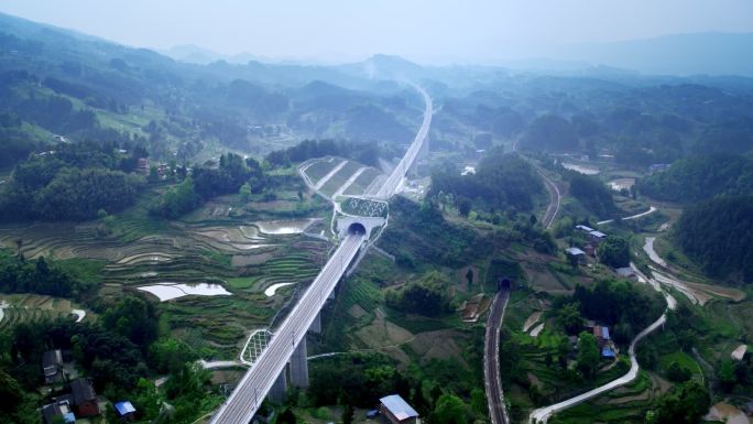 高铁向远处延绵穿越山丘航拍铁路桥