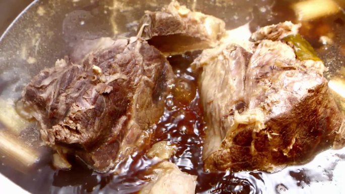 牛骨汤牛肉汤牛大骨牛肉片