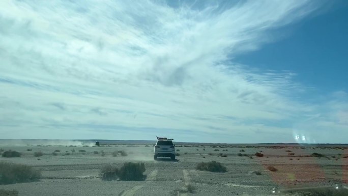 车内第一视角穿越沙漠