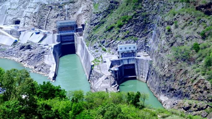 雅砻江水电基地世界最高水坝锦屏水坝