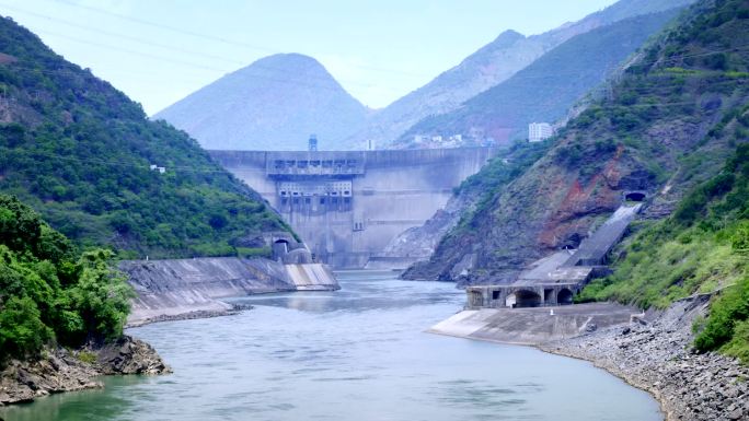 雅砻江水电基地世界最高水坝锦屏水坝