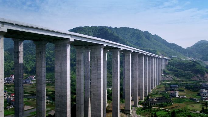 高速高架公路桥巨型建筑穿山越岭