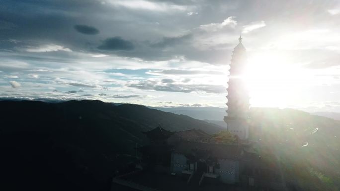 大理宾川鸡足山晨光