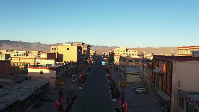 四川甘孜藏族自理塘丁真318国道4K航拍