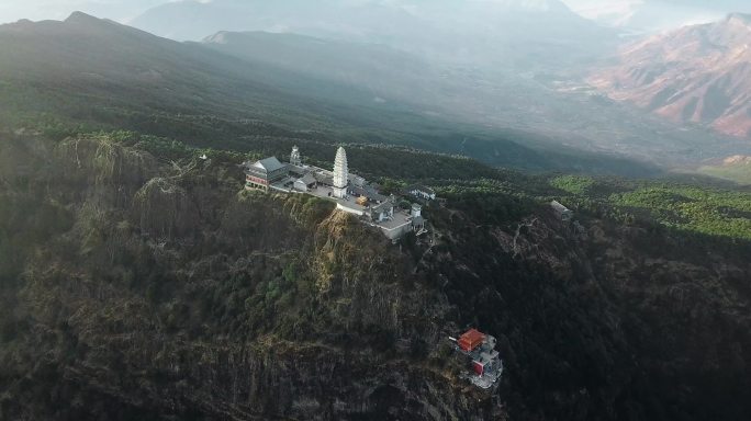 大理宾川鸡足山光晕美景