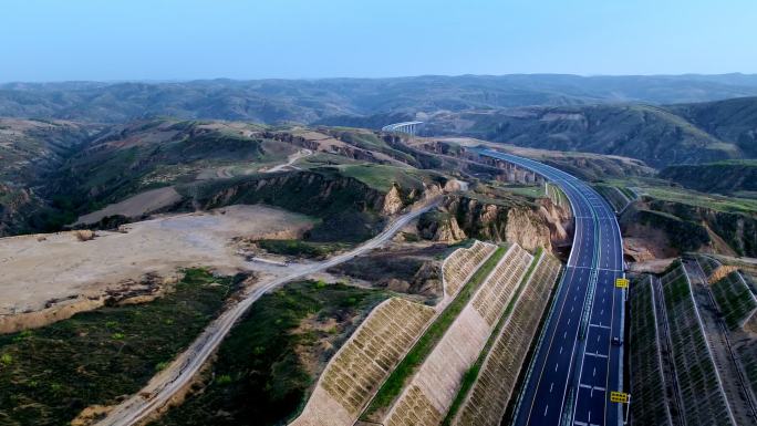 高速公路高速公路护坡航拍黄土塬