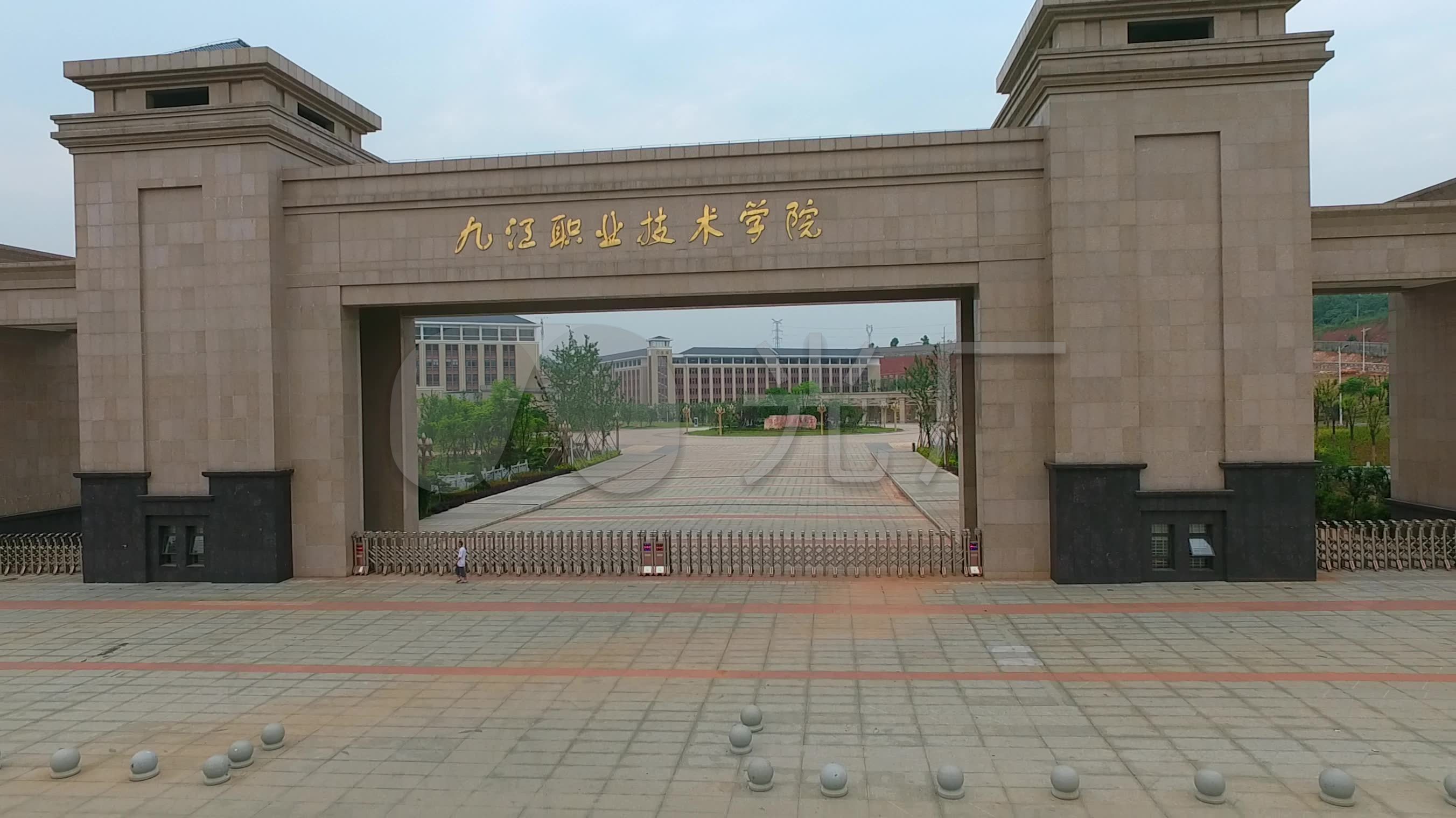 九江职业技术学院大老船校实拍航拍全景视频_2704X1520_高清视频素材下载(编号5362104)_实拍视频_光厂(VJ师网) www