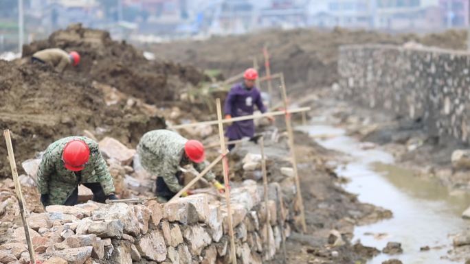 4组农村修建水渠灌溉工程过程