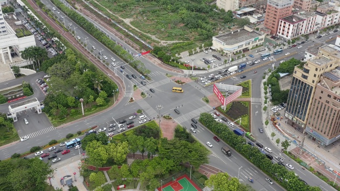 东莞茶山安泰路茶兴路交汇处前进