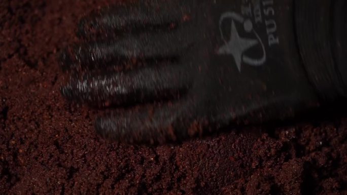 侗乡古法山茶油手工坊烤制实拍视频素材