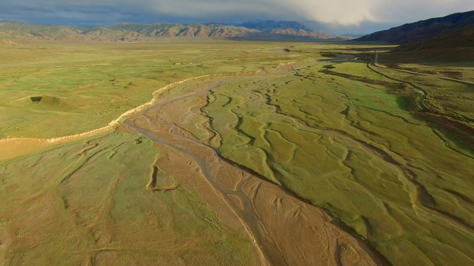 青海省天峻乌兰德令哈无边的荒原