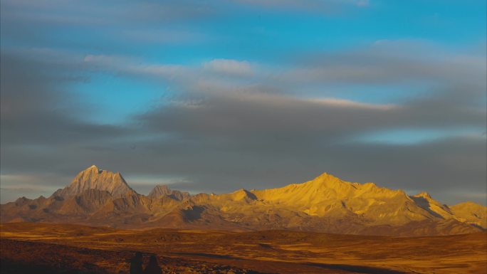 甘孜州雅拉神山、青绕神山夕阳延时视频