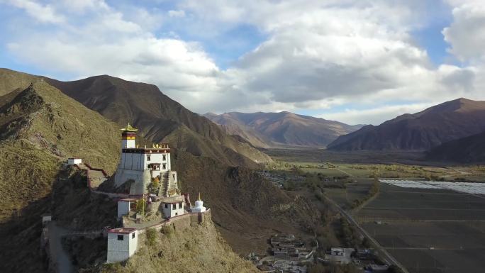 西藏雍布拉康寺庙藏传佛教景点