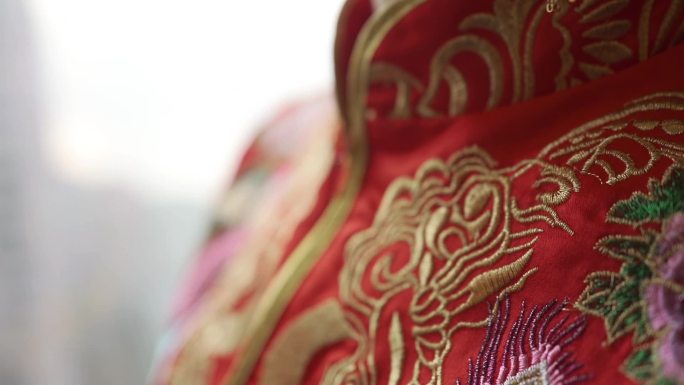中国风秀禾服新娘服装特写