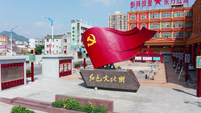 海丰红色文化街雕塑环绕