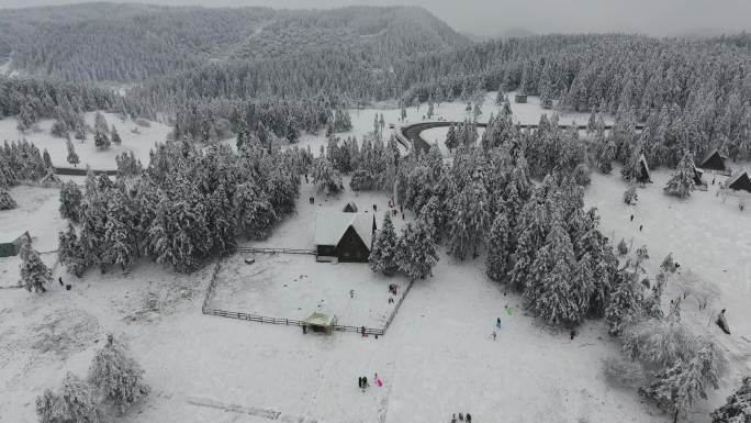 雪中小屋