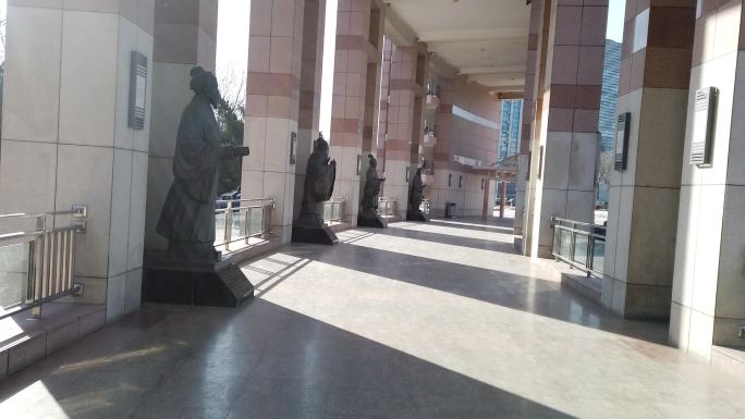 泉城广场文化长廊名人雕塑蒲松龄